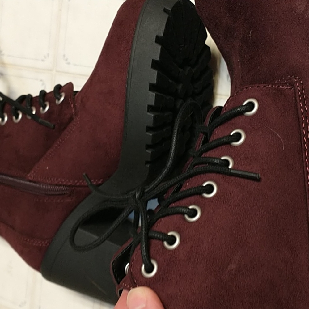 Maroon boots - Picture 2 of 4
